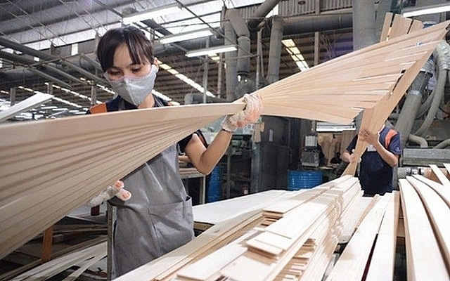 US extends anti-dumping probe into plywood imported from Vietnam